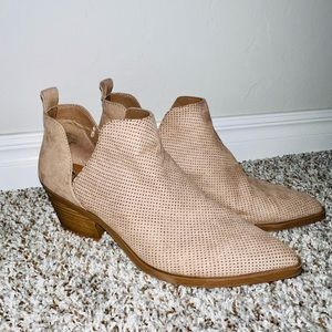 •Universal Thread Booties•